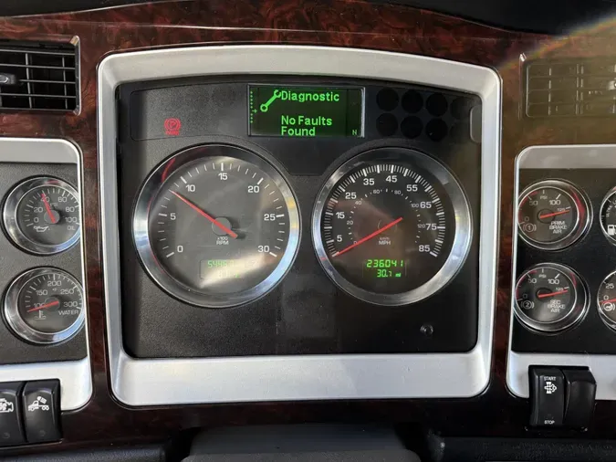 2023 Kenworth W900