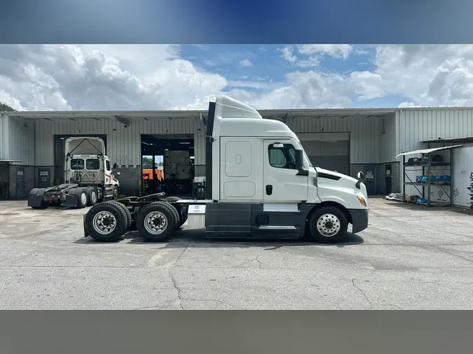2021 Freightliner Cascadia 126d29eb682f3fe81b57eb5b5003e7c7b1c