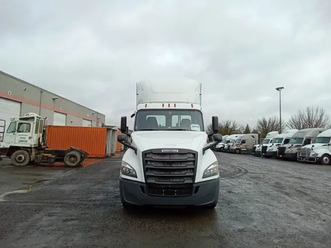 2019 Freightliner Cascadia 126d2a3bbe5eaa6b6f0e6ff60b1b2d3857e