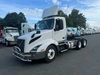 2019 VOLVO VNL64T-300
