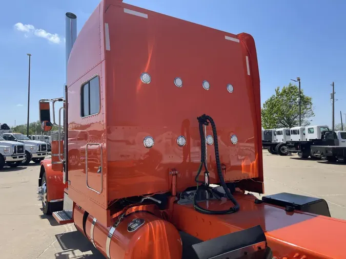 2023 Peterbilt 389