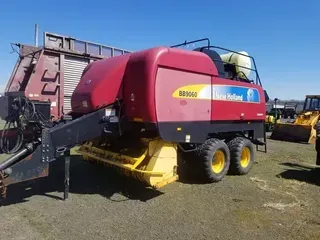 2009 New Holland BB9060