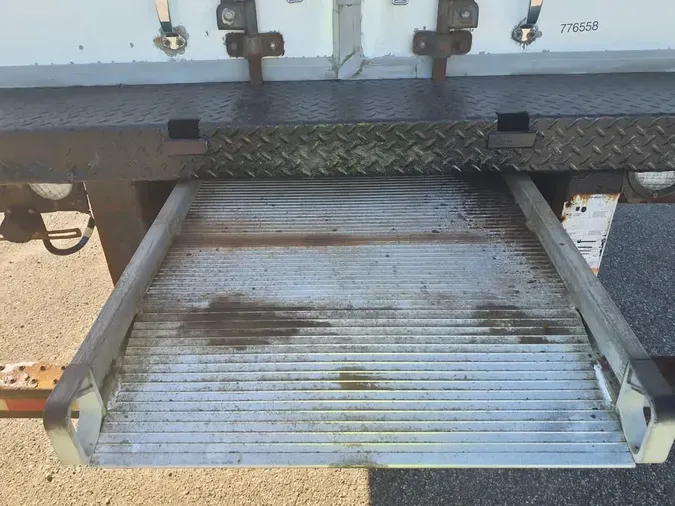 2018 FREIGHTLINER M2 106