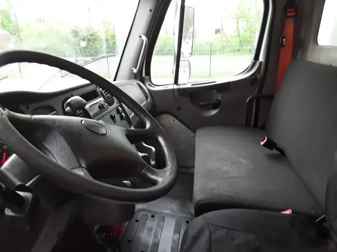 2018 FREIGHTLINER/MERCEDES M2 106