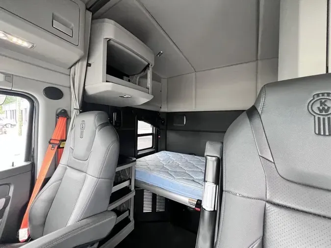 2022 Kenworth T880
