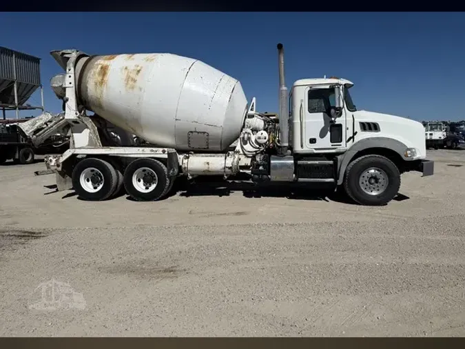 2015 MACK GRANITE GU813