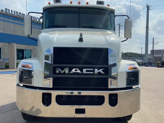 2025 Mack Anthem ANT64