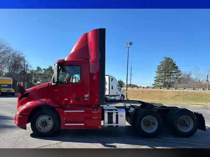 2020 VOLVO VNR64T300