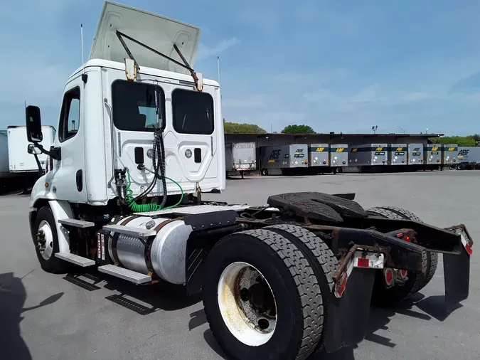 2016 FREIGHTLINER/MERCEDES CASCADIA 113