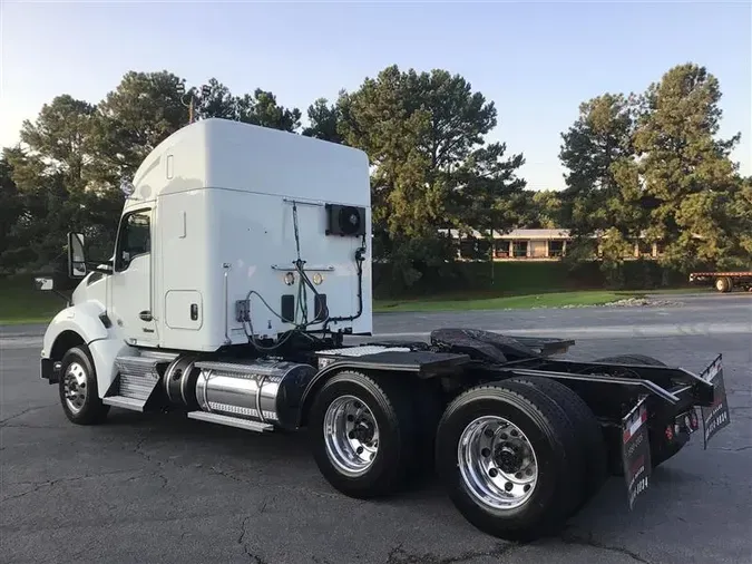 2022 KENWORTH T880