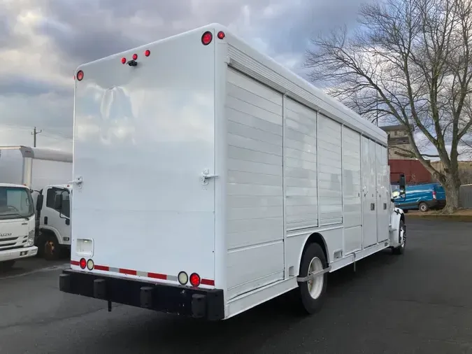 2014 FREIGHTLINER/MERCEDES M2 106