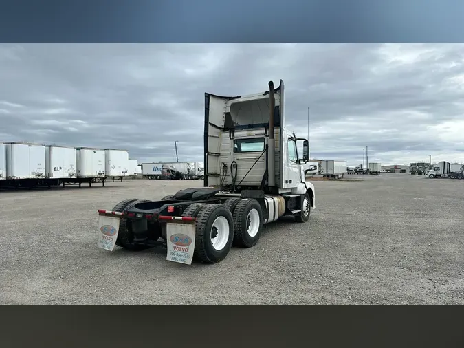 2015 Volvo VNL300