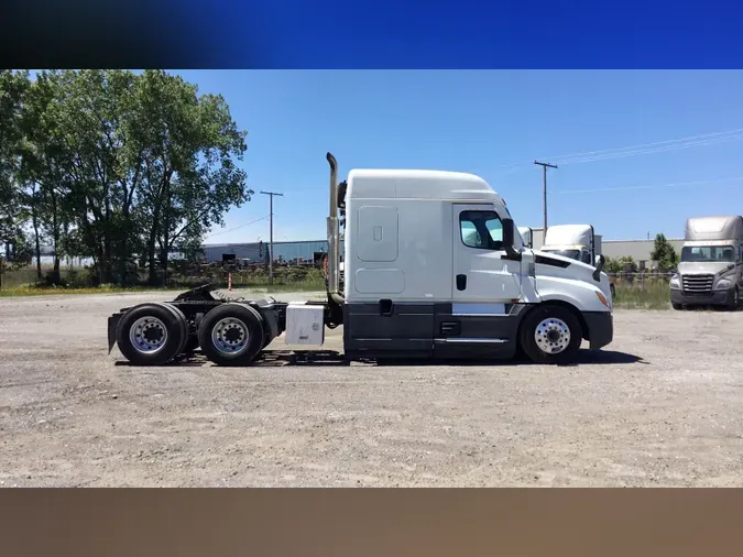 2021 Freightliner Cascadia 126