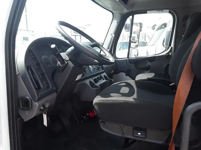 2016 FREIGHTLINER M2 106