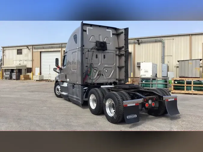 2022 Freightliner Cascadia 126