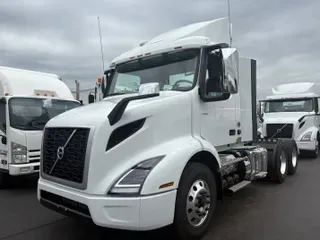 2026 VOLVO TRUCK VNR64T300