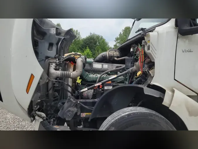 2018 Volvo VNL300