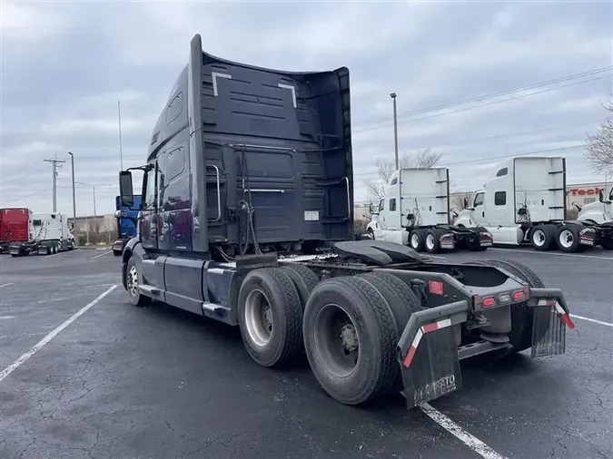 2021 VOLVO VNL760