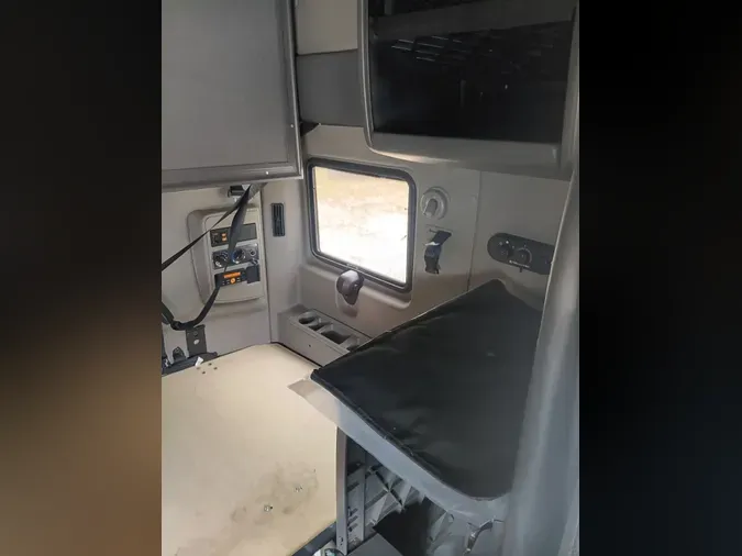 2019 NAVISTAR INTERNATIONAL LT625 SLPR CAB