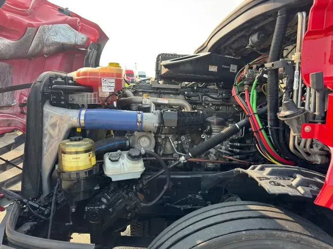 2021 FREIGHTLINER Cascadia 126
