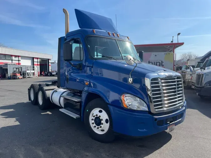 2017 FREIGHTLINER/MERCEDES CASCADIA 125