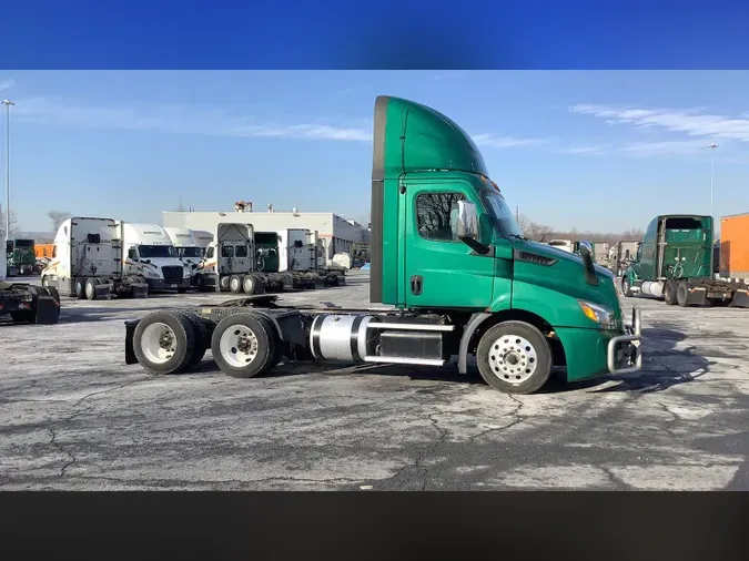 2020 Freightliner Cascadia 126