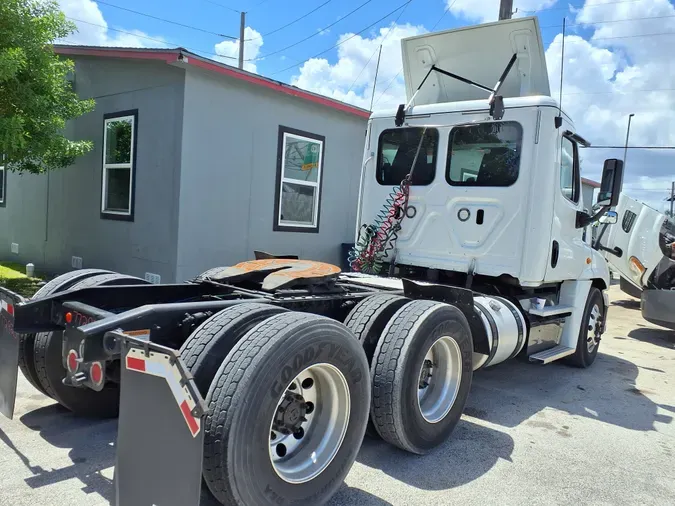 2018 FREIGHTLINER/MERCEDES CASCADIA 125