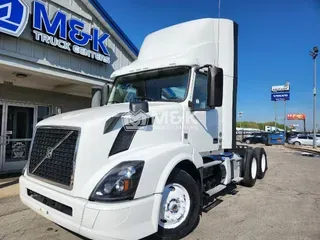 2018 VOLVO VNL64T300