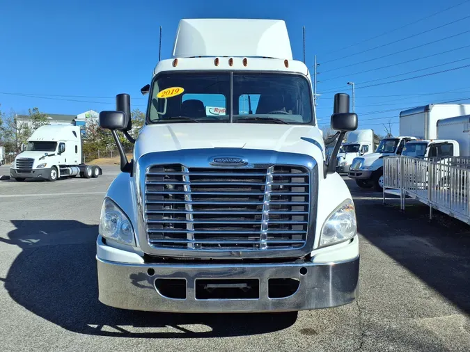 2019 FREIGHTLINER/MERCEDES CASCADIA 125