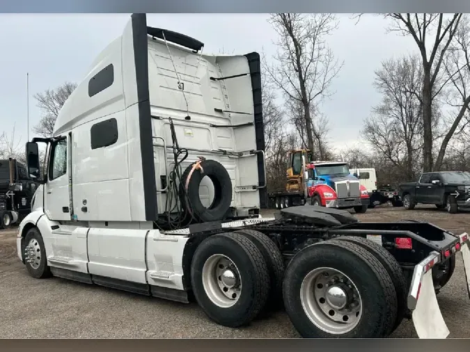 2025 VOLVO VNL64T760