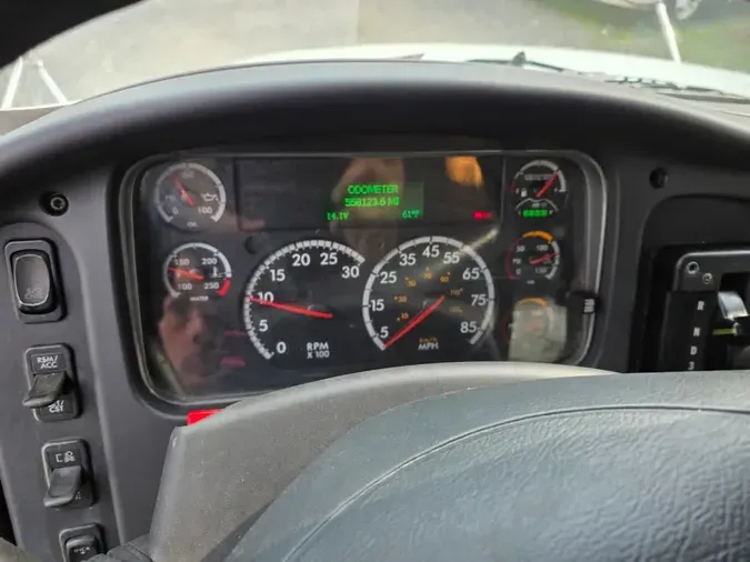 2017 FREIGHTLINER/MERCEDES M2 106