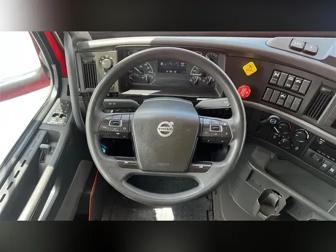 2021 VOLVO VNL760