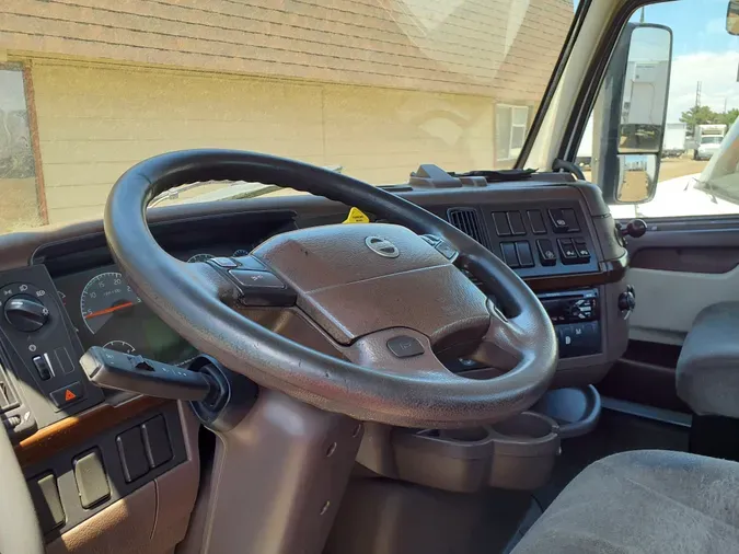 2017 VOLVO VNL64TRACTOR