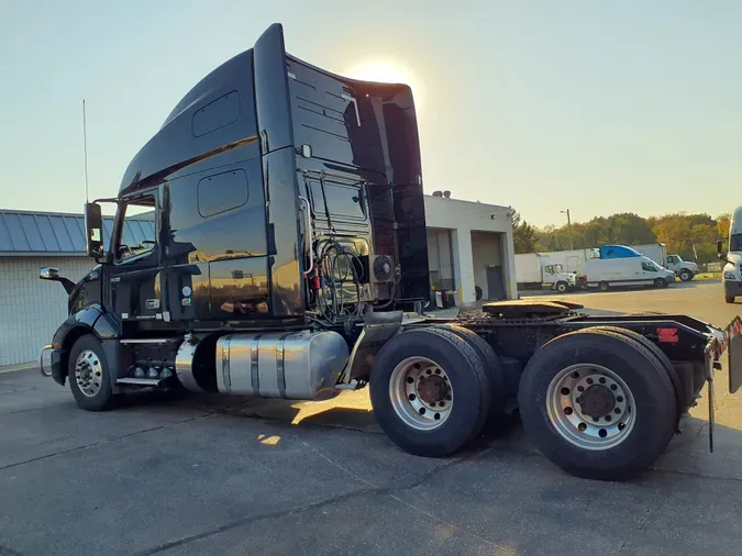 2019 VOLVO VNL