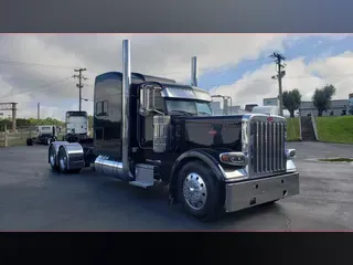 2022 Peterbilt 389