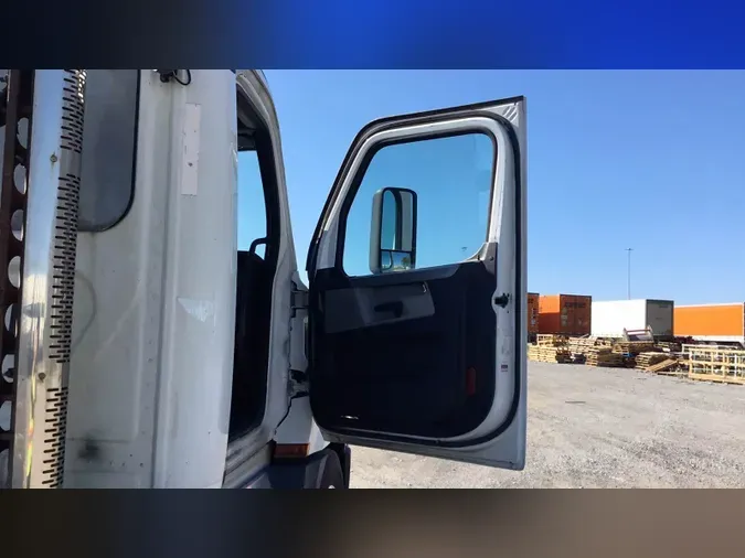 2019 Freightliner Cascadia 126d2ec54e5a17afc104689224389497e0e