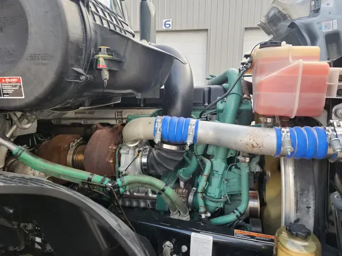 2022 VOLVO VNL64T760d2eed76f52f577d0ca470ed945182a25