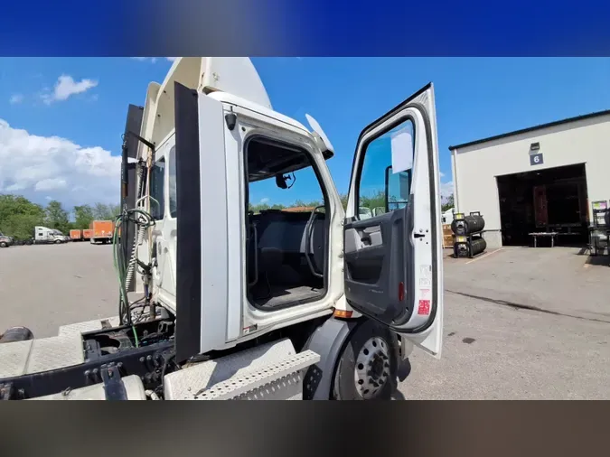 2020 Freightliner Cascadia 126d2f00f467bd0bdb8e67330454561c3e4