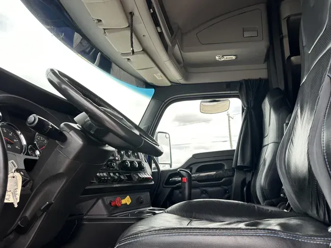 2022 Kenworth W990