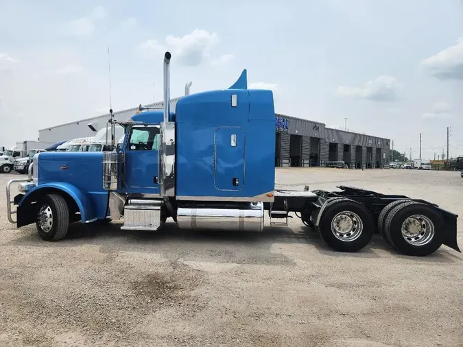 2015 PETERBILT 389