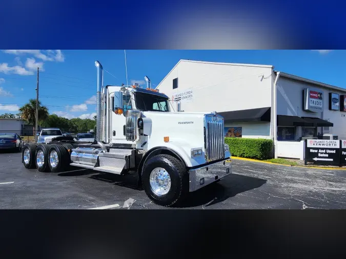 2025 Kenworth W900B