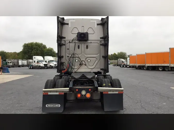 2022 Freightliner Cascadia 126