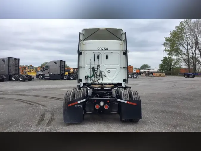 2021 Freightliner Cascadia 126