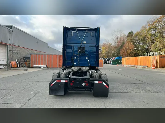 2022 Volvo VNL860