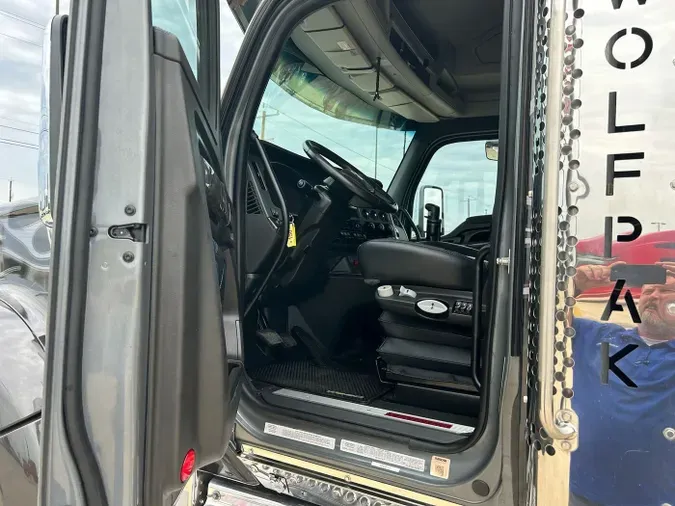 2024 Kenworth W990