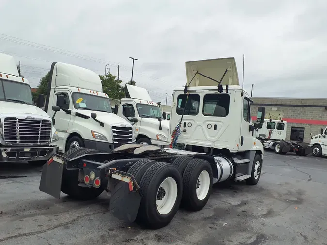 2019 FREIGHTLINER/MERCEDES CASCADIA 125