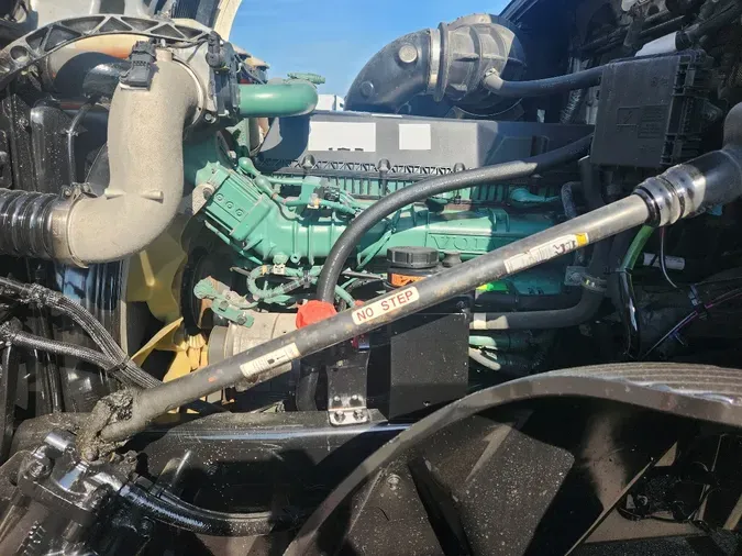 2020 VOLVO VNL760