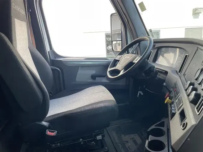 2019 FREIGHTLINER CA126