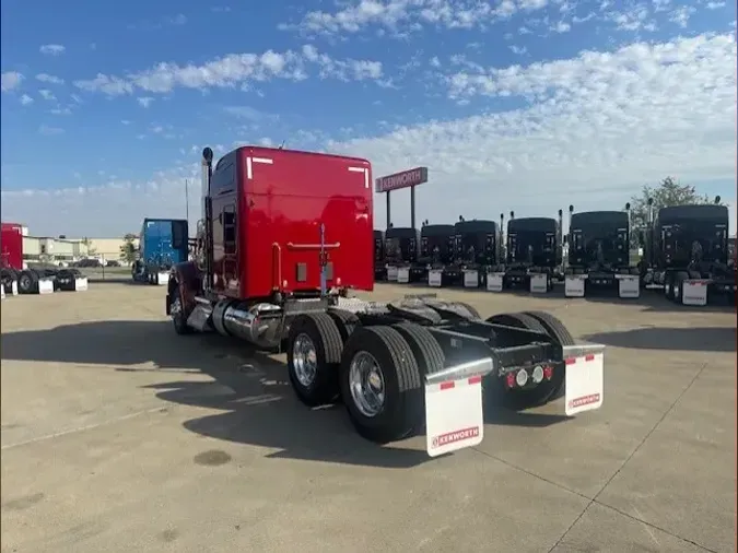 2025 Kenworth W990