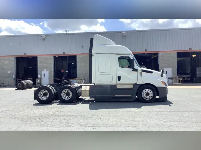 2020 Freightliner Cascadia 126